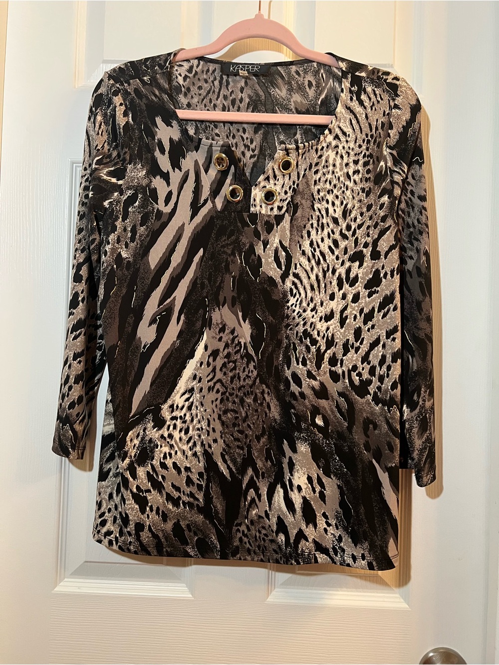 🦋 NWT  Kasper Black and Beige Animal-Print Grommet Tunic size medium